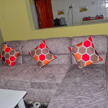 Lux Suites Bamburi Furnished Apartments Екстер'єр фото