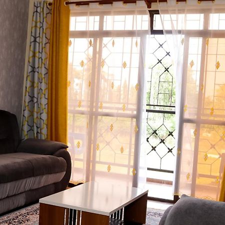 Lux Suites Bamburi Furnished Apartments Екстер'єр фото