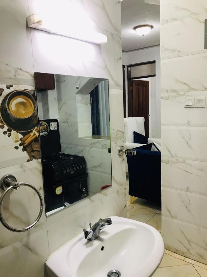 Lux Suites Bamburi Furnished Apartments Екстер'єр фото