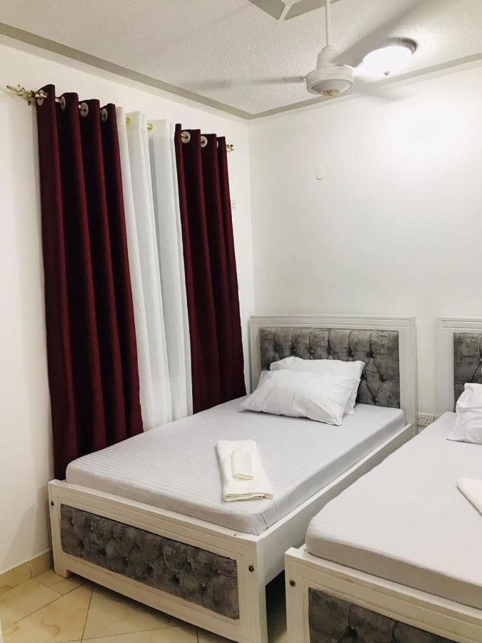 Lux Suites Bamburi Furnished Apartments Екстер'єр фото