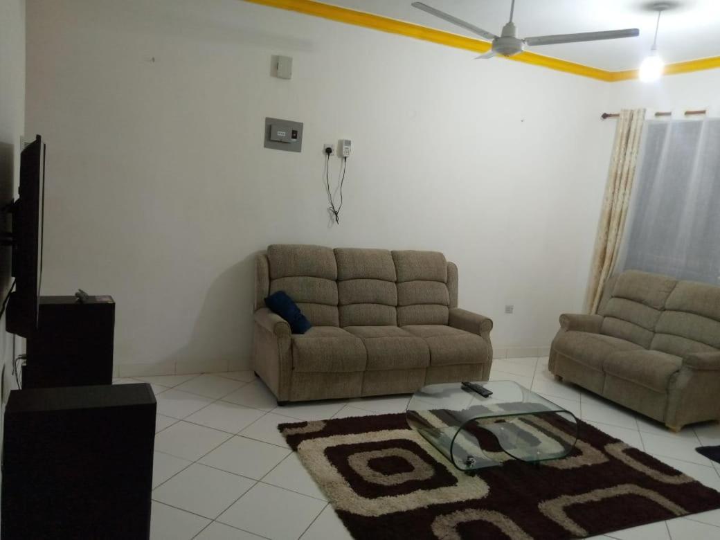 Lux Suites Bamburi Furnished Apartments Екстер'єр фото