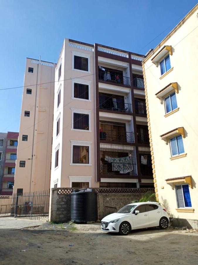 Lux Suites Bamburi Furnished Apartments Екстер'єр фото