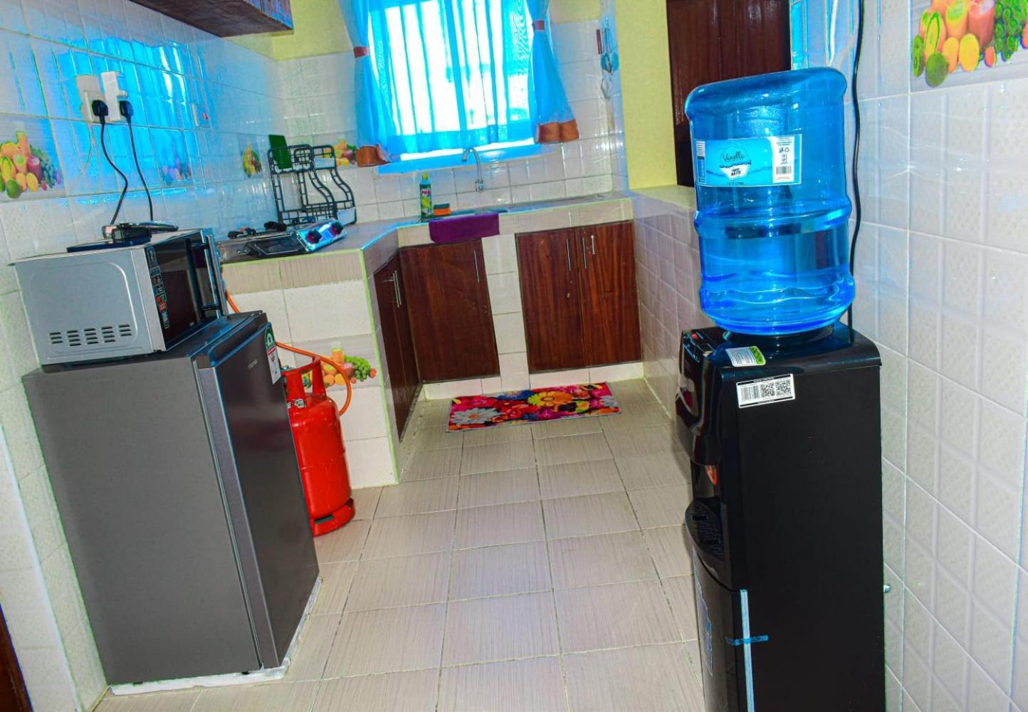 Lux Suites Bamburi Furnished Apartments Екстер'єр фото