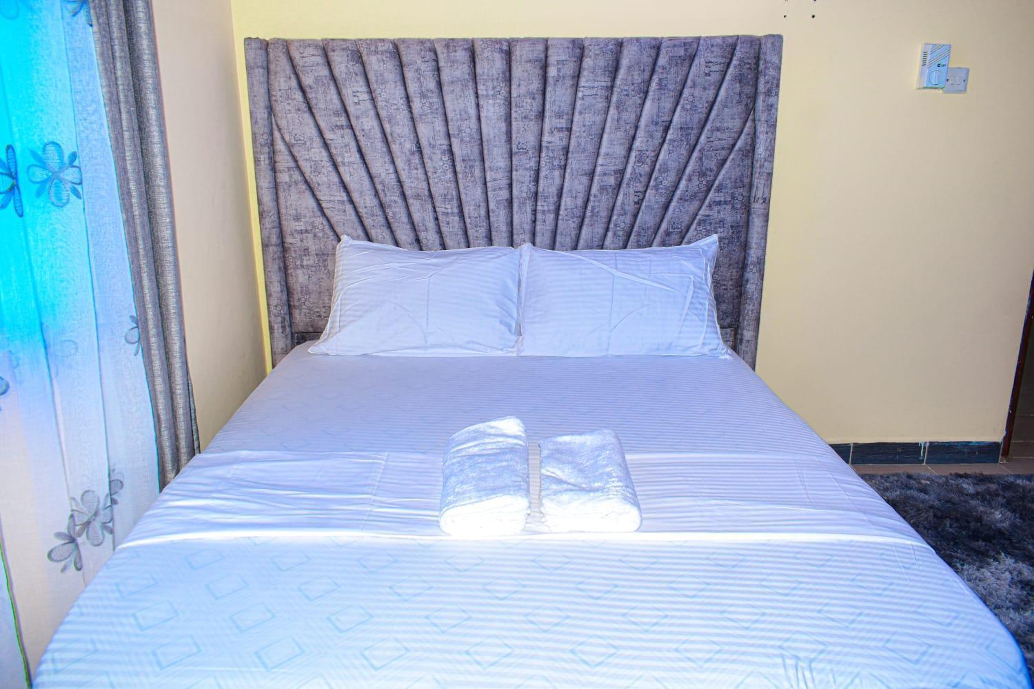 Lux Suites Bamburi Furnished Apartments Екстер'єр фото