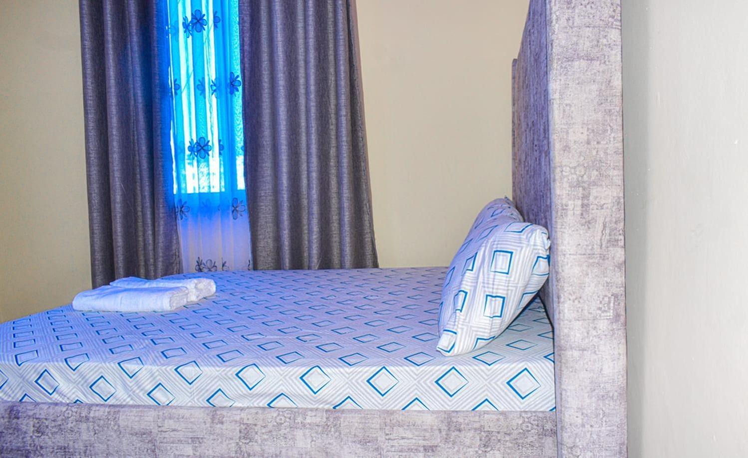 Lux Suites Bamburi Furnished Apartments Екстер'єр фото