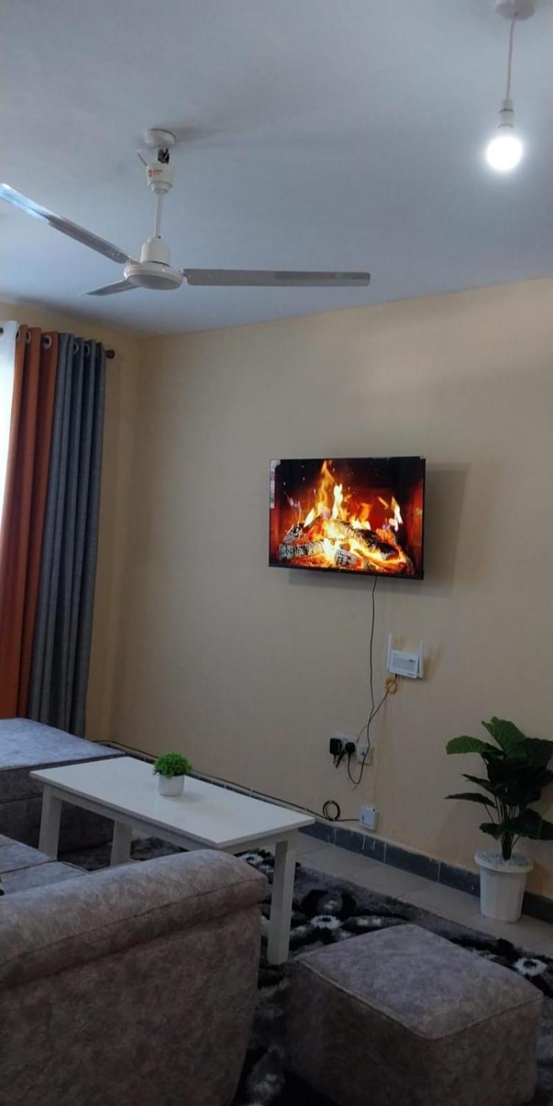 Lux Suites Bamburi Furnished Apartments Екстер'єр фото