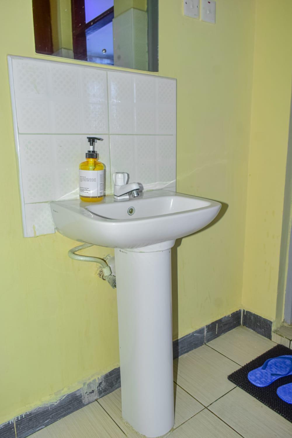 Lux Suites Bamburi Furnished Apartments Екстер'єр фото