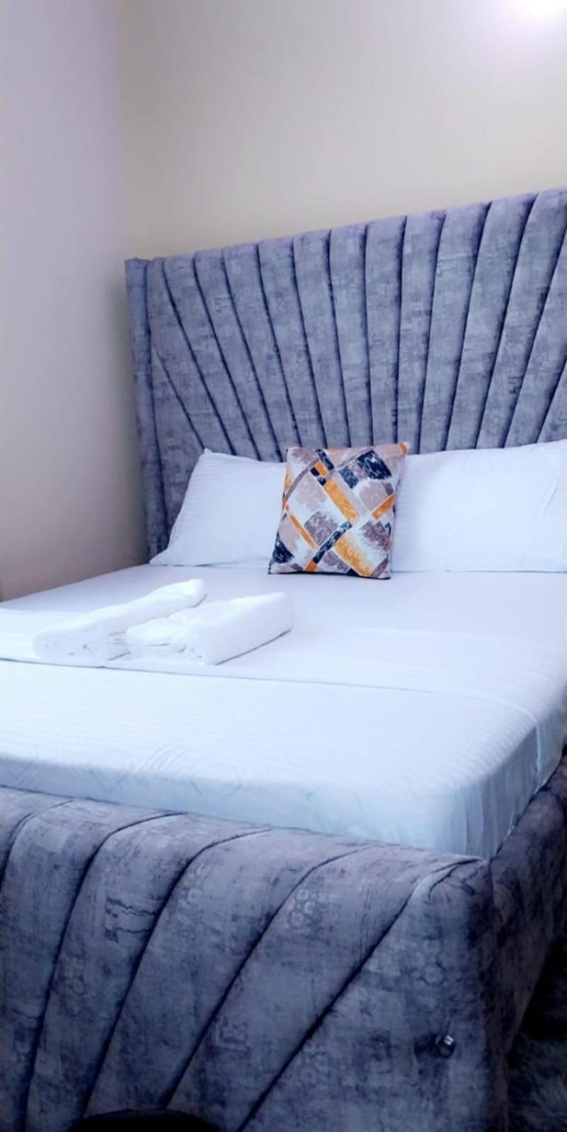 Lux Suites Bamburi Furnished Apartments Екстер'єр фото